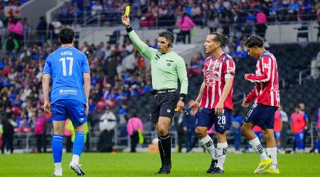 Este miércoles se jugó la semifinal de Ida del Clausura 2025 de la Liga MX entre Cruz Azul y Chivas, partido que terminó con marcador de 2-2 y que se vio envuelto en la polémica arbitral. IMAGO7