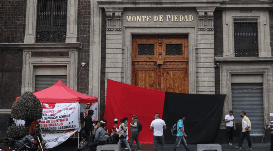 Tras una huelga indefinida persisten las banderas rojinegras, manteniendo cerradas las sucursales a nivel nacional. SUN/ARCHIVO
