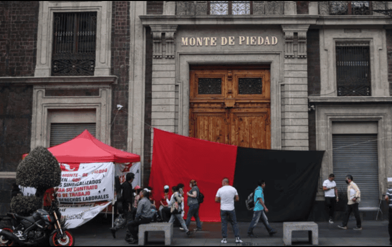 Tras una huelga indefinida persisten las banderas rojinegras, manteniendo cerradas las sucursales a nivel nacional. SUN/ARCHIVO