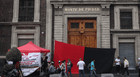 Tras una huelga indefinida persisten las banderas rojinegras, manteniendo cerradas las sucursales a nivel nacional. SUN/ARCHIVO