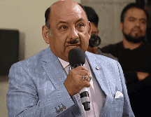 El apodo de “Lord Molécula” surgió precisamente en internet, donde usuarios comenzaron a identificarlo por su manera efusiva de participar en las conferencias presidenciales. YOUTUBE