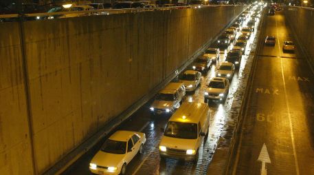 En los 14 pasos a desnivel de la ciudad ya concluyeron los trabajos de desazolve y limpieza, mientras que se han retirado 340 árboles. EL INFORMADOR / ARCHIVO