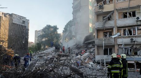 Rusia lanzó durante la madrugada de este jueves uno de los mayores ataques contra Kiev desde el inicio de la guerra, con cientos de drones y decenas de misiles que dejaron al menos 12 muertos y decenas de heridos. EFE / S. Dolzhenko