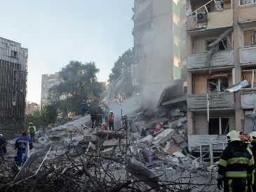 Rusia lanzó durante la madrugada de este jueves uno de los mayores ataques contra Kiev desde el inicio de la guerra, con cientos de drones y decenas de misiles que dejaron al menos 12 muertos y decenas de heridos. EFE / S. Dolzhenko