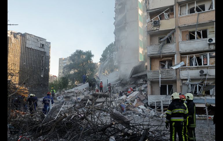 Rusia lanzó durante la madrugada de este jueves uno de los mayores ataques contra Kiev desde el inicio de la guerra, con cientos de drones y decenas de misiles que dejaron al menos 12 muertos y decenas de heridos. EFE / S. Dolzhenko