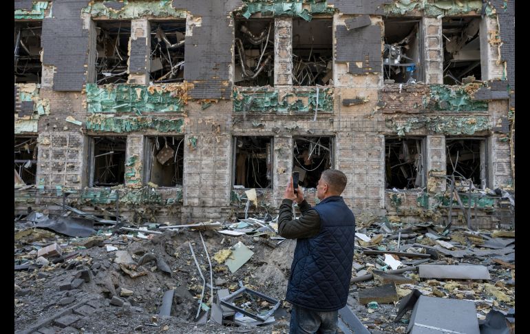 Rusia lanzó durante la madrugada de este jueves uno de los mayores ataques contra Kiev desde el inicio de la guerra, con cientos de drones y decenas de misiles que dejaron al menos 12 muertos y decenas de heridos. EFE / M. Marusenko