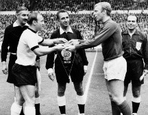 La final del Mundial de 1966, disputada en Wembley, no estuvo exenta de polémica. Inglaterra ganó en la prolongación 4-2 a Alemania con un gol fantasma de Geoff Hurst. AFP / ARCHIVO