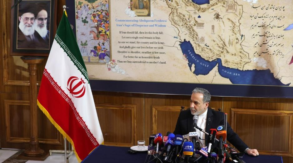El ministro de Asuntos Exteriores de Irán, Abás Araqchí, durante una rueda de prensa. EFE/EPA/R. Gupta