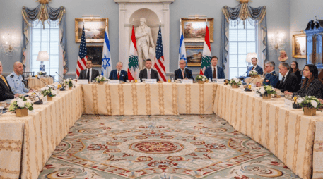 Delegaciones de Israel y el Líbano durante una nueva ronda de negociaciones de paz este viernes, en Washington, Estados Unidos. EFE/@statedeptspox
