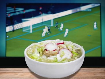 El pozole es tan noble que permite múltiples alineaciones en la cocina, adaptándose a las preferencias de cualquier aficionado. ESPECIAL / CANVA