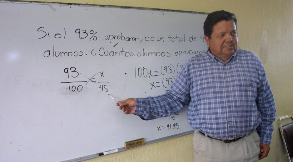 Este 15 de mayo se celebra el Día del Maestro en el país con la finalidad de conmemorar la labor que realizan las y los docentes en las escuelas. EL INFORMADOR / ARCHIVO