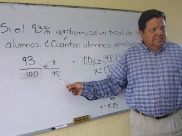 Este 15 de mayo se celebra el Día del Maestro en el país con la finalidad de conmemorar la labor que realizan las y los docentes en las escuelas. EL INFORMADOR / ARCHIVO