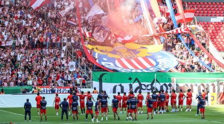 Los cánticos tradicionales del Rebaño retumbaron en cada rincón del estadio, mientras los futbolistas se acercaban a las gradas para convivir con la gente y agradecer el apoyo incondicional.