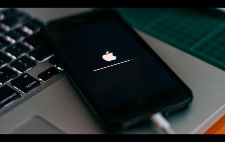Cargar tu celular con la laptop está bien para una emergencia, pero no se recomienda hacerlo todos los días.