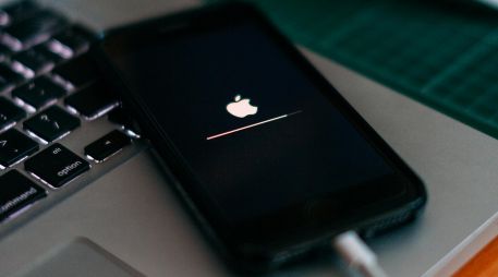 Cargar tu celular con la laptop está bien para una emergencia, pero no se recomienda hacerlo todos los días.
