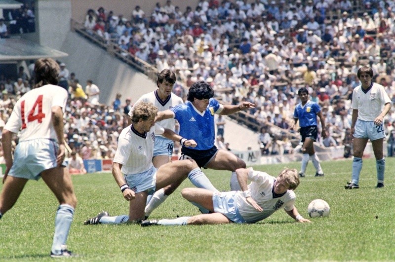 Argentina, con dos golazos de Maradona, se impuso a Alemania Federal en la final por 3-2, con lo que logró su segundo título. AFP / ARCHIVO