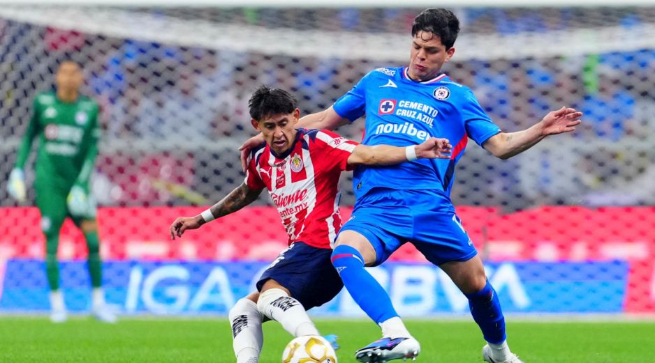 Cada vez que Chivas y Cruz Azul se encuentran en una fase final, la historia suele regalar partidos llenos de dramatismo, remontadas y momentos que quedan marcados en la memoria de la afición. IMAGO7