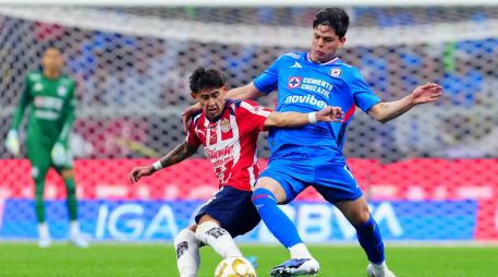 Cada vez que Chivas y Cruz Azul se encuentran en una fase final, la historia suele regalar partidos llenos de dramatismo, remontadas y momentos que quedan marcados en la memoria de la afición. IMAGO7