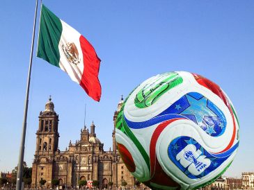 Ciudad de México, la ciudad más poblada de América del Norte, estará presente durante la Copa Mundial 2026 este verano. ESPECIAL / CANVA y AFP