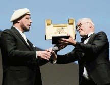 El director, guionista y escritor estadounidense recibe la Palma de Oro Honorífica a su trayectoria antes de la proyección de la película “Propeller One-Way Night Coach”, en Cannes. AFP
