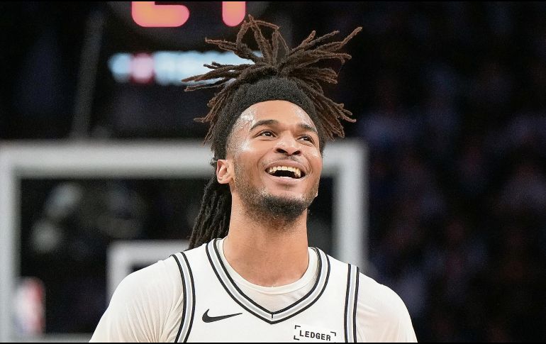 Stephon Castle fue el líder anotador de los Spurs, al terminar con 32 unidades. AFP