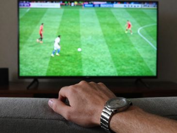 Aunque los diferentes husos horarios entre México, Estados Unidos y Canadá representan un reto para los televidentes, con la información correcta y una buena planificación, estarás listo para disfrutar cada minuto de este evento histórico. ESPECIAL / CANVA