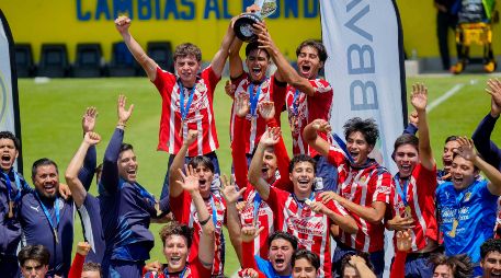 Jugadores de Chivas Sub-21 celebran el título del Clausura 2026 tras imponerse al América en la final. IMAGO7