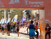Un total de ocho mil corredores se darán cita en la línea de partida con el objetivo de cubrir los 21 kilómetros de un trayecto que desafía la resistencia física a través de vialidades principales como la avenida Patria. EL INFORMADOR/ ARCHIVO.