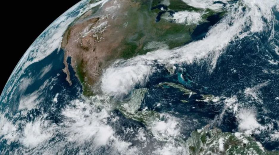Especialistas advierten riesgos de sequías severas, huracanes intensos y lluvias extremas en distintas regiones del país. AFP/ NOAA.