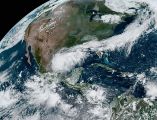Especialistas advierten riesgos de sequías severas, huracanes intensos y lluvias extremas en distintas regiones del país. AFP/ NOAA.
