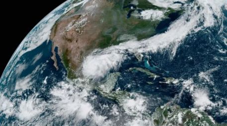Especialistas advierten riesgos de sequías severas, huracanes intensos y lluvias extremas en distintas regiones del país. AFP/ NOAA.