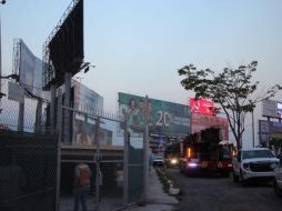 El operativo sigue y contempla el retiro de 50 estructuras: 13 anuncios de piso, 34 espectaculares elevados sostenidos por postes y tres pantallas electrónicas. CORTESÍA.