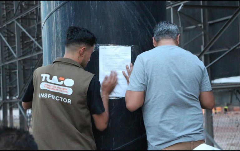 El operativo sigue y contempla el retiro de 50 estructuras: 13 anuncios de piso, 34 espectaculares elevados sostenidos por postes y tres pantallas electrónicas. CORTESÍA.