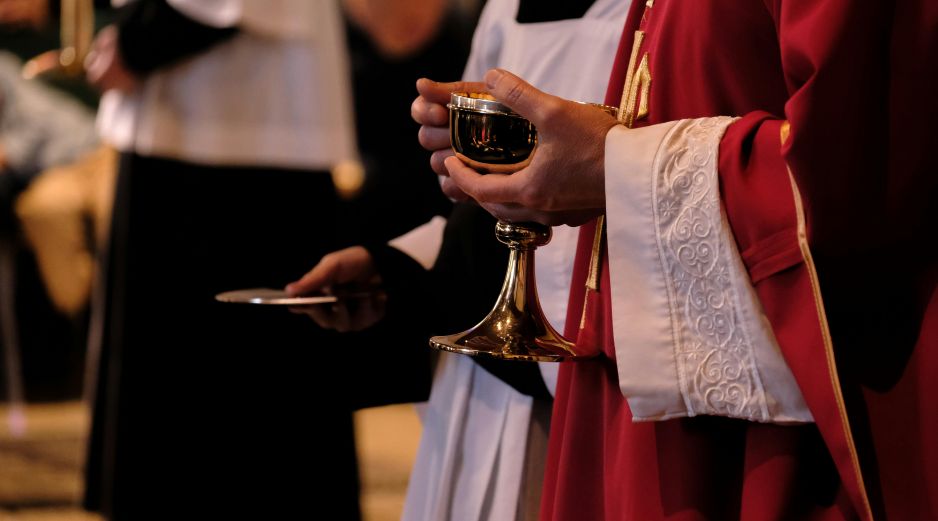 Quienes reciben el ministerio sacerdotal son llamados a servir en nombre de Cristo y de la Iglesia. Unsplash