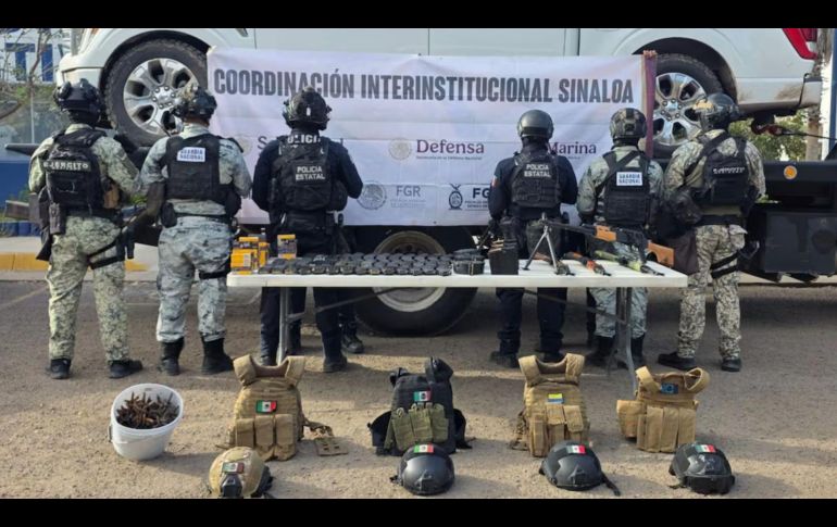 Elementos del Grupo de Operaciones Especiales, descubrieron una camioneta, con vidrios polarizados abandonada y en su batea se observó en forma inicial varios chalecos tácticos. ESPECIAL