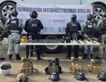 Elementos del Grupo de Operaciones Especiales, descubrieron una camioneta, con vidrios polarizados abandonada y en su batea se observó en forma inicial varios chalecos tácticos. ESPECIAL