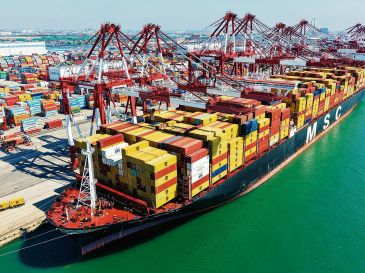 El comercio de exportación entre México y Estados Unidos mantiene actividad constante mientras avanzan las negociaciones para la revisión del T-MEC. AFP