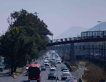 Las limitaciones a la circulación se establecen con base en el color del engomado del vehículo, el último dígito de la placa y el holograma de verificación correspondiente. SUN / ARCHIVO