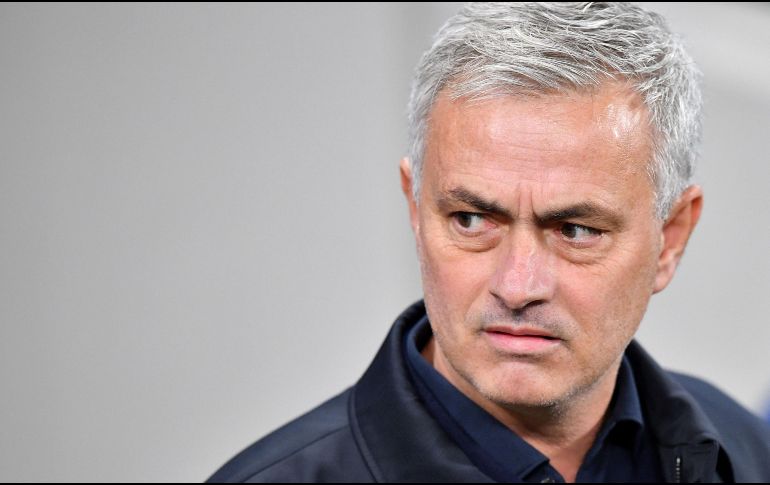 JOSÉ MOURINHO. Se dice que este movimiento responde a una necesidad urgente de la directiva encabezada por Florentino Pérez. AFP / ARCHIVO