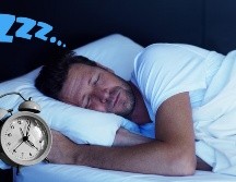 Dormir poco no solo afecta tu estado de ánimo al día siguiente. Las consecuencias de la privación del sueño son severas, silenciosas y acumulativas. ESPECIAL / CANVA