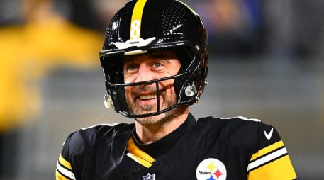 Aaron Rodgers llegó a la organización de Pensilvania en 2025 como agente libre, buscando redención tras un paso deslucido y lleno de dudas con los New York Jets. AFP / ARCHIVO