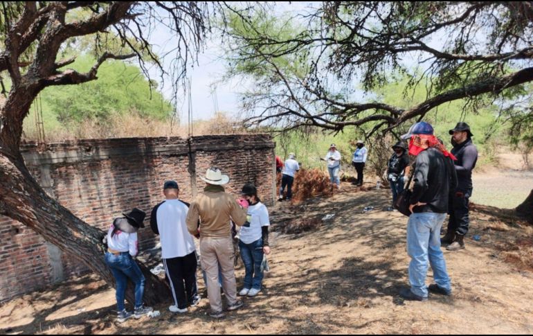 Al llegar, según lo documentaron ellas mismas, encontraron el presunto crematorio con restos calcinados dentro de este. ESPECIAL / MADRES BUSCADORAS DE JALISCO