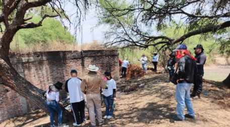 Al llegar, según lo documentaron ellas mismas, encontraron el presunto crematorio con restos calcinados dentro de este. ESPECIAL / MADRES BUSCADORAS DE JALISCO