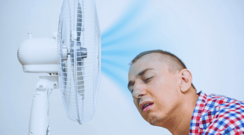 ¿Qué podemos hacer cuando el sol aprieta y no tenemos un costoso aire acondicionado a la mano? La respuesta está en optimizar nuestros electrodomésticos básicos con un poco de ingenio. ESPECIAL / CANVA