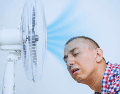 ¿Qué podemos hacer cuando el sol aprieta y no tenemos un costoso aire acondicionado a la mano? La respuesta está en optimizar nuestros electrodomésticos básicos con un poco de ingenio. ESPECIAL / CANVA