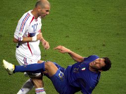 Zinedine Zidane dio un cabezazo a Marco Materazzi en la final del Mundial de Alemania 2006, donde Italia terminó como campeón. AFP / ARCHIVO