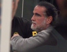 Captura de video del 16 de mayo de 2026 del empresario colombiano Alex Saab escoltado por agentes de la DEA a su llegada al aeropuerto de Opa-locka, en el condado de Miami-Dade. EFE/A. Belchi
