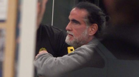 Captura de video del 16 de mayo de 2026 del empresario colombiano Alex Saab escoltado por agentes de la DEA a su llegada al aeropuerto de Opa-locka, en el condado de Miami-Dade. EFE/A. Belchi