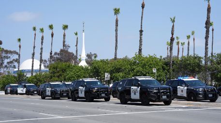 La policía de San Diego desplegó un fuerte operativo en el Centro Islámico de San Diego luego del atentado. EFE/O. Alonso