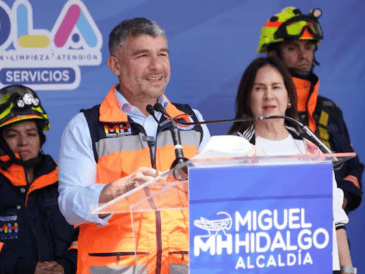 El desazolve es el mantenimiento preventivo y correctivo para extraer azolve (basura, lodo y sedimentos) de coladeras, tuberías, fosas sépticas y redes de alcantarillado. Su objetivo es evitar inundaciones y malos olores, garantizando el flujo correcto del agua. ESPECIAL
